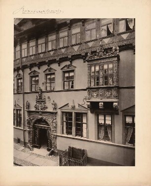 Haus mit Fassade von 1630, Braunschweig: Ansicht Fassade mit reicher Ornamentik