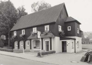 Wohnhaus mit Ladeneinbau