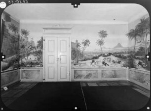 Schirgiswalde (Schirgiswalde-Kirschau), Am Hof 1. Domstiftliches Herrenhaus (St.-Pius-Haus, 17. und 18. Jh.). Innenansicht (Obergeschoß) mit handgedruckten Tapeten (um 1830)