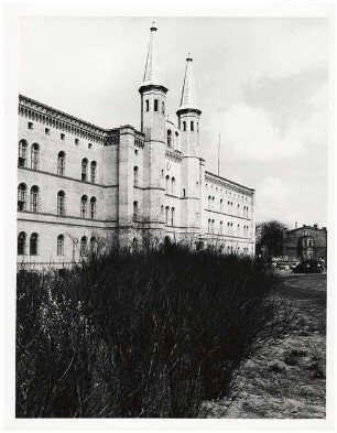 Evangelisches Diakonissenkrankenhaus Bethanien, Berlin-Kreuzberg Umbau. Hauptgebäude: Eingangsseite