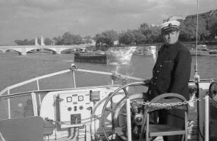 Paris: Kapitain des Rundfahrtschiffes