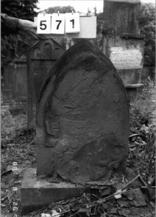 Grabstein 571 (Index: 100095066) Maße HxBxT: 93x54x8 cm: Grabstein 571