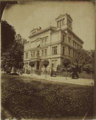 Ohne Titel (Wohnhaus Tiergartenstraße 24, Ecke Hohenzollerndamm)