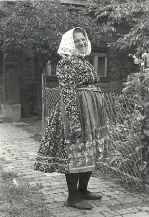 "Halbdeutsche" Schleifer Tracht aus Rohne, Alltagstracht : Kleidung - Schleifer Tracht. Ort: Rowno / Rohne. "Halbdeutsche" Schleifer Tracht. Alltagstracht.
