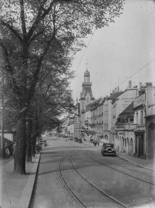 Schaffhausen, Straßenszene : Schaffhausen. Blick in die Bahnhofstraße