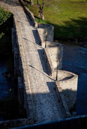 Frankreich. Limousin. Correze. Vigeois. Vieux Pont. Romanische Bruecke