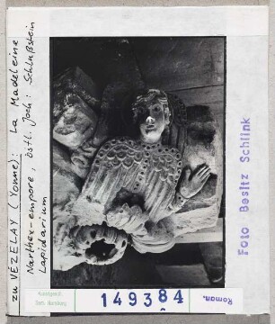 Vézelay, Basilika Sainte Madeleine: Vorhalle, Empore, Schlusstein. Jetzt Lapidarium