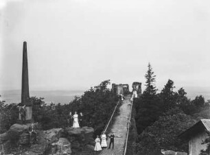 Wandergruppe auf dem Keulenberg