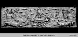 Camerino di alabastro : Ornamentrelief mit Phönix
