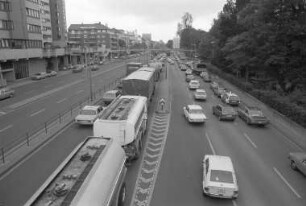 Verkehrsstau in der Durlacher Allee in Folge von Baustellenarbeiten zwischen Tullastraße und Weinweg