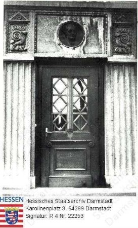 Mainz, Krankenhaus: Pathologisches Institut / Eingang mit Relief des Stifters Dr. Jakob Hochgesand (1814-1908)