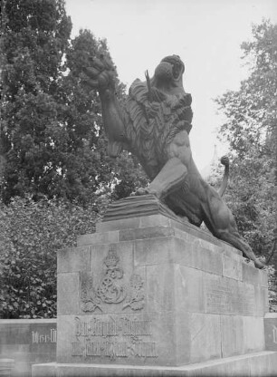 Gefallenendenkmal auf dem Friedensplatz