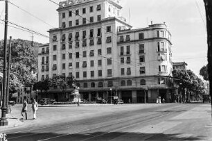 Rio de Janeiro : José de Alencar Platz mit der Statue des berühmten Dichters, nahe der deutschen Botschaft in Rio de Janeiro.