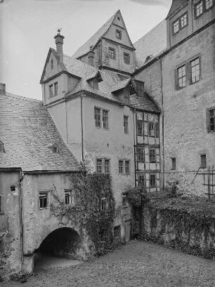 Schloss Rochsburg, Durchfahrt vom Zwinger zum Vorhof