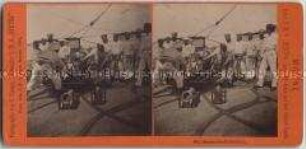 Matrosen bei Übungen am Geschütz, Nr. 34 aus der Serie "Marine" von der Weltumsegelung auf der S.M.S. "Hertha"