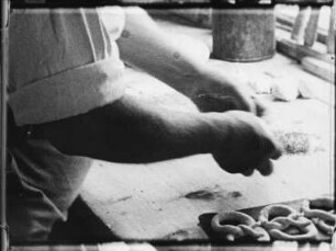 Nordeuropa, Bornholm - Brezelbacken in einer Landbäckerei