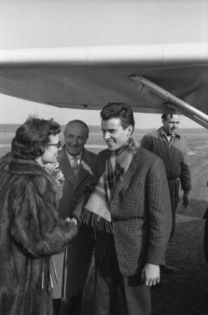 Verleihung des Bambi-Filmpreises an die von der Zeitschrift "Film-Revue" ermittelten beliebtesten vier Filmstars.