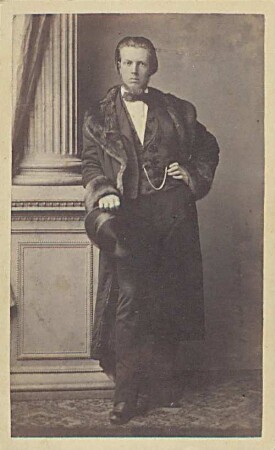 Bernhard Scholz, stehend