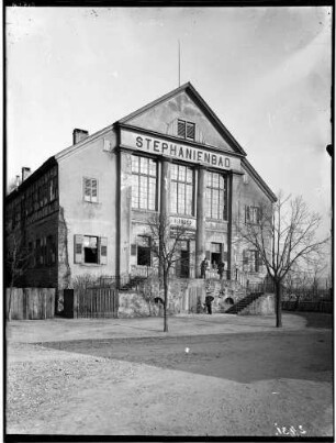 Beiertheim Breite Straße 49 a Stephanienbad heute steht dort die Paul Gerhardt Kirche Außenansicht von Nordwesten