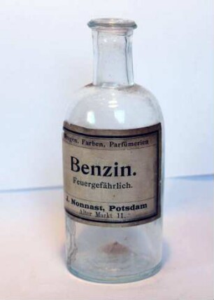 Flasche für Benzin aus der Potsdamer Drogerie Nonnast