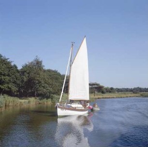 Prerow. Privates Segelschiff auf dem Bodden