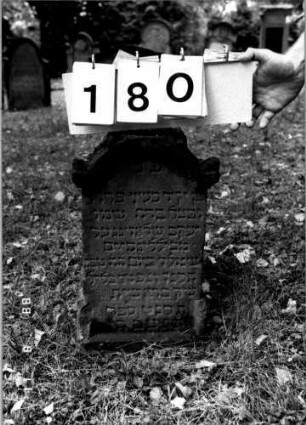 Grabstein 180