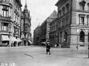 Leipzig: Eingang Petersstraße-Reichsbank, sonntags