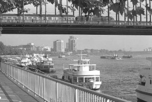 Köln: Vom Rheinkai unter Hohenzollernbrücke, stromabwärts