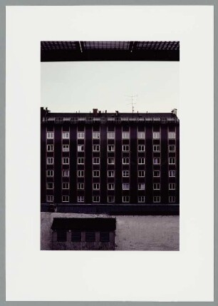 Blick auf einen Plattenbau, München