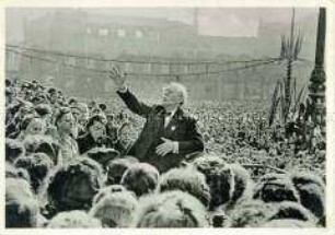 Barnet Licht dirigiert am 1.Mai 1946