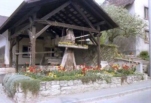 Weil-Ötlingen: Alte Weintrotte, von der Straße