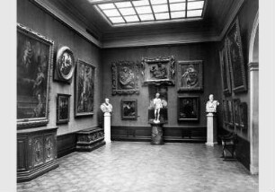 Aufstellung der Gemäldegalerie und der Skulpturensammlung im Kaiser-Friedrich-Museum, Raum 45, Italienische Gemälde und Bildwerke des 16. Jhd.