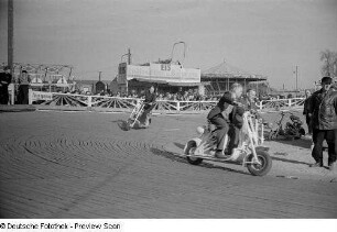 Motorradfahren auf dem Rummel
