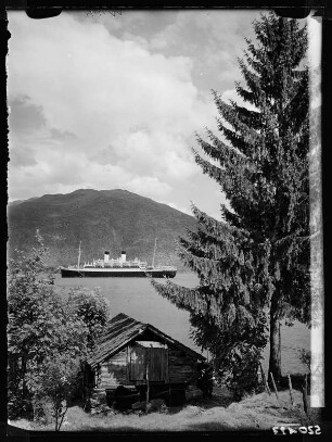 "Monte Rosa" vor Balholm