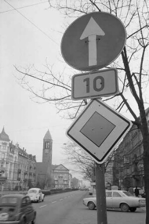 Vorbereitungen für die ab 1. März 1971 geltende neue Straßenverkehrsordnung