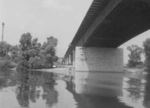 Straßenbrücke Wiesbaden - Schierstein/Rhein
