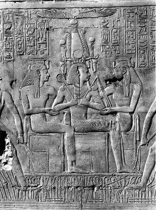 Abydos. Tempel Sethos I. (1291ante/1185ante). Relief "Sethos I. mit zwei Göttinen auf dem Thron"