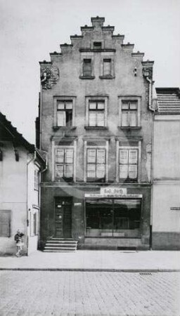 Fassade des Bürgerhauses Hermannnn Balk-Ufer 7 in Elbing