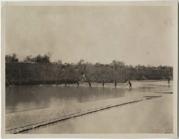 Ashluslay Indians with barrier nets on the Rio Pilcomayo