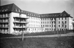 Freiburg: Frauenklinik, Außenansicht von Südost