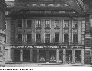 Bautzen, Hintere Reichenstraße (?) 9. Wohnhaus mit Läden. Straßenfront