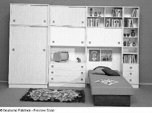 Anbauwand mit integrierter Liege