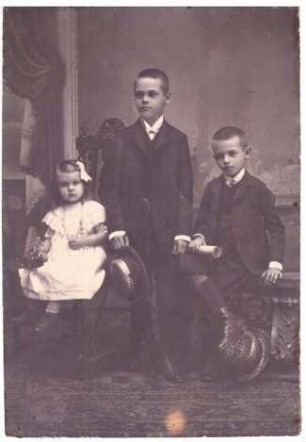 Foto drei Kinder im Fotoatelier