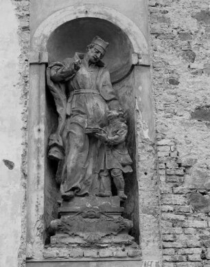 Nischenfigur eines Heiligen