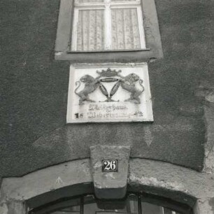 Oederan, Enge Gasse 26. Wohnhaus (sogen. "Weber-Haus"; 1842). Zunftzeichen