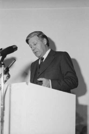 Freiburg: Kongresshalle [am Karlsplatz], Ansprache, Bundeskanzler Helmut Schmidt