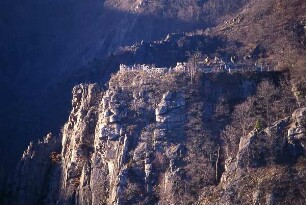 Thale - Roßtrappenfelsen im Bodetal : Blick zum Roßtrappenfelsen. Aufgenommen in Thale am Harz, ca. 2000