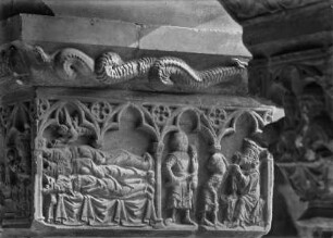 Ostflügel — Kapitell Relief