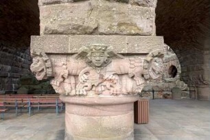 Kaiser-Wilhelm-Nationaldenkmal — Barbarossa-Hof — Kapitell
