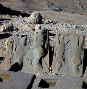 Nemrut Dağı, Grabstätte und Heiligtum, Reliefs